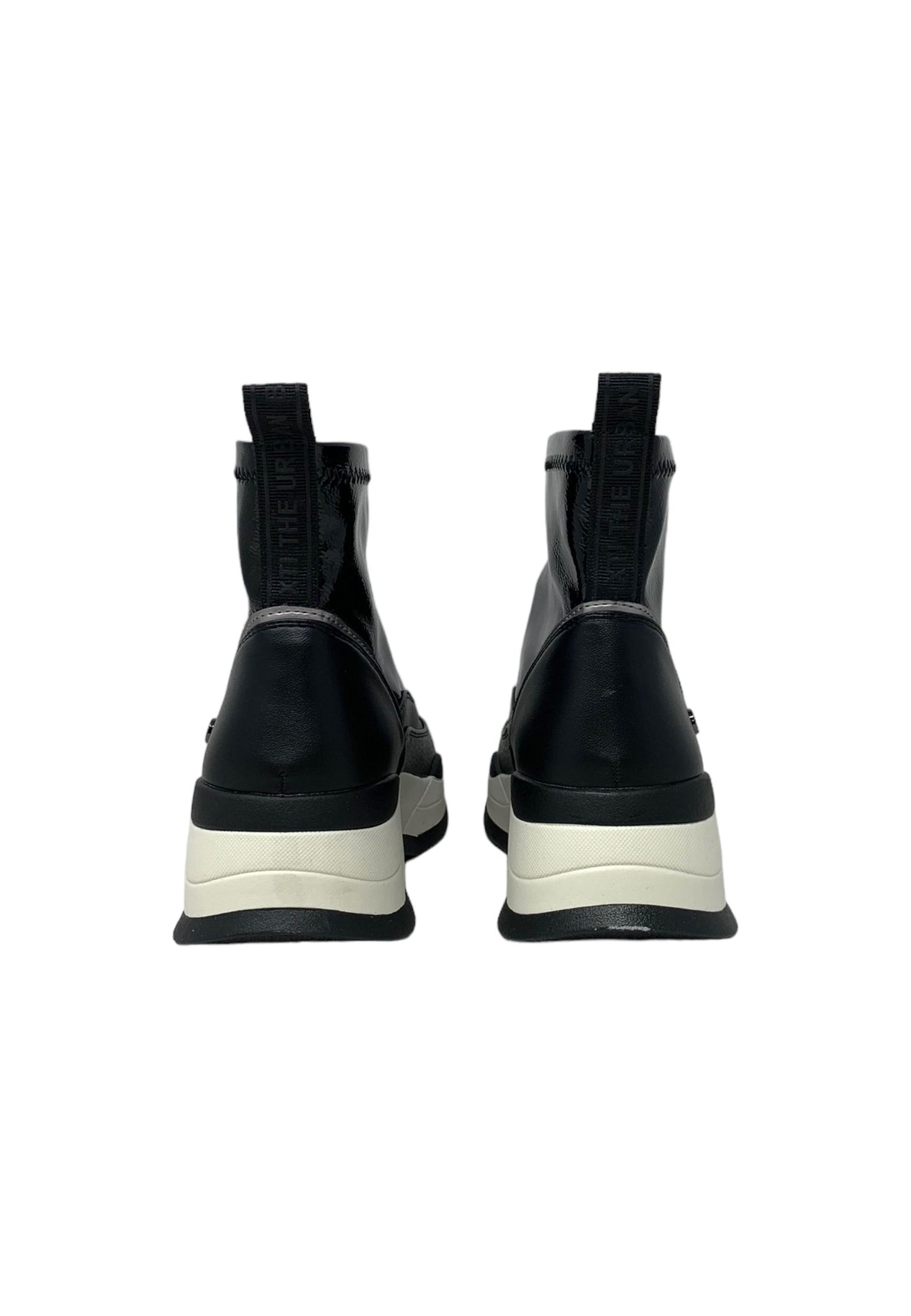 Sneaker alta XTI 142032 negro donna